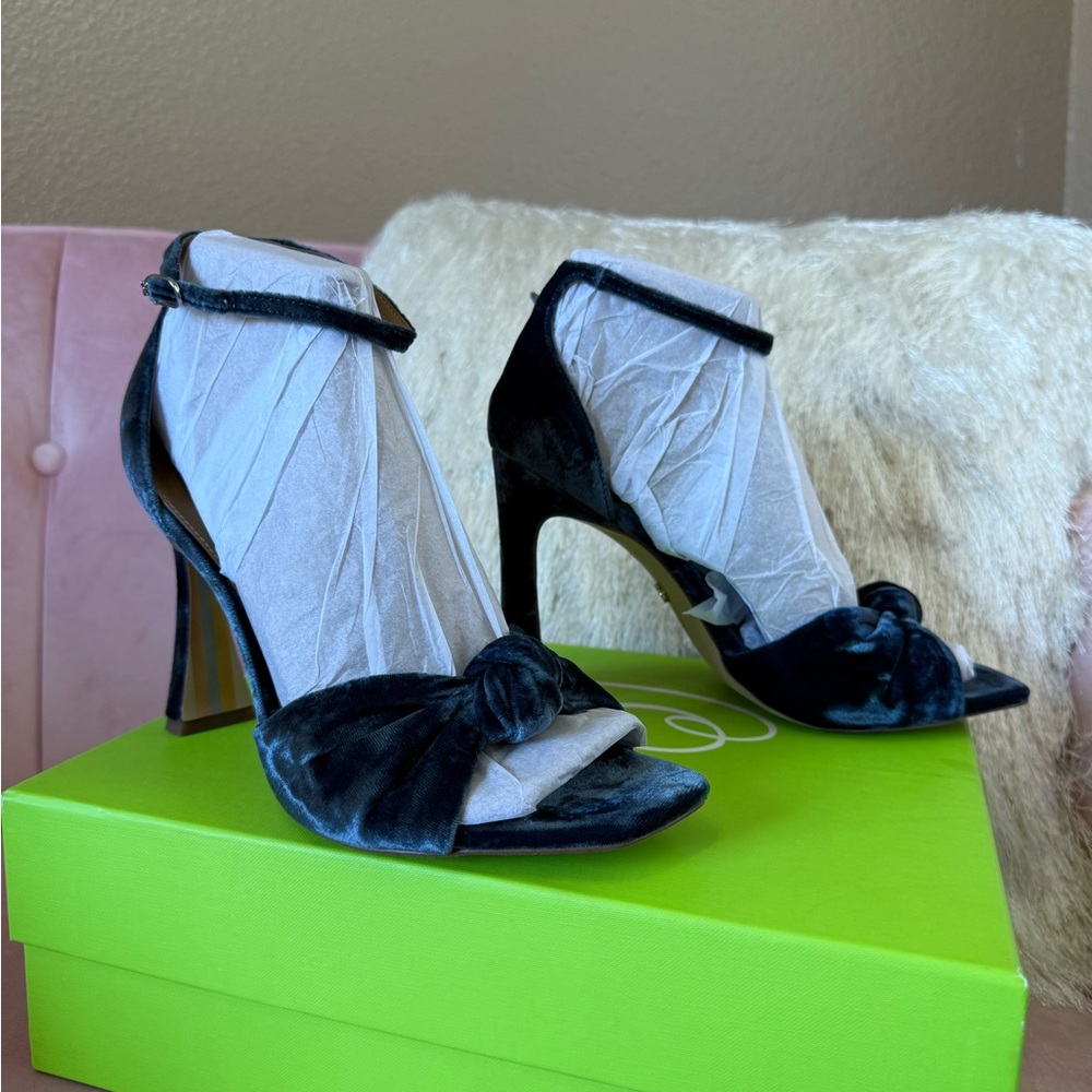 Brand New in Box. SAM EDELMAN Blue Velvet Heels w/Knot Detail. GORGEOUS. Size 8 - Picture 3 of 9